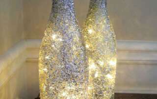 Еще одна идея использования бутылки и гирлянды