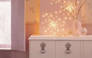 Сделать дом сказочной феи при помощи гирлянды