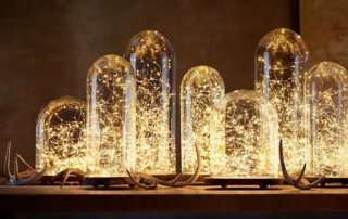 Светодиодная гирлянда в колбе выглядит волшебной лампой