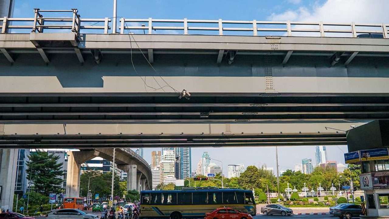 Дорожное движение в Паттайе. Автострады, дороги, радары, полиция •  Проверено лично!