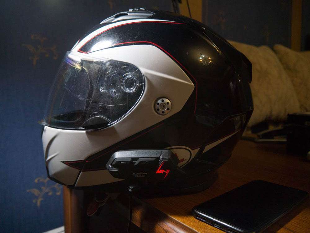 Гарнитура M1-S реальное фото на шлеме